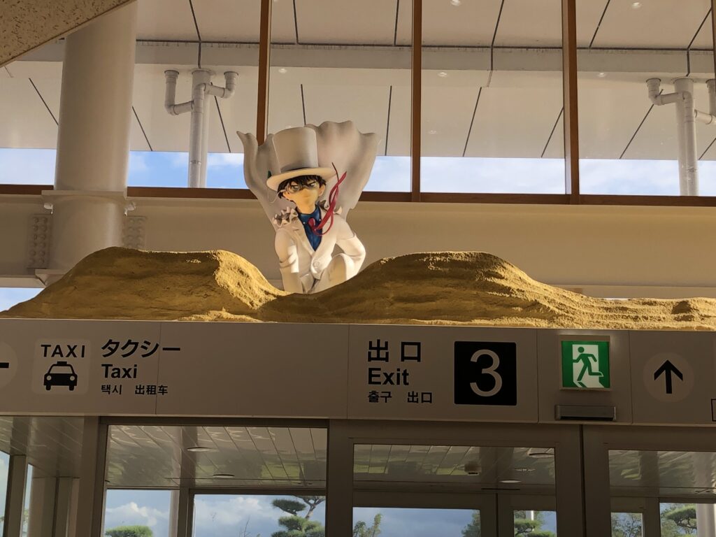 鳥取砂丘コナン空港内にいる怪盗キッド