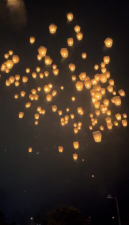 平溪天燈節で一斉に上げられたランタン②