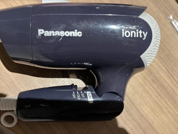 部屋に備え付けのドライヤー(Panasonic製)