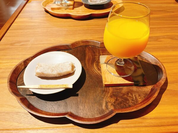 料理谷邸 葛籠のウェルカムドリンクとお菓子