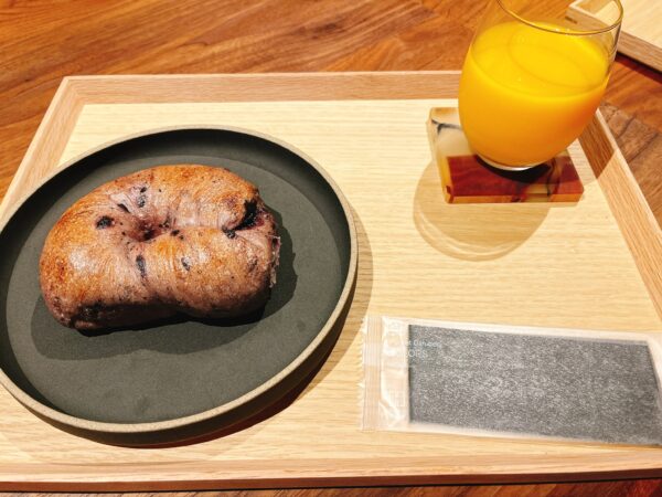 料理谷邸 葛籠の朝食、ベーグルとオレンジジュース