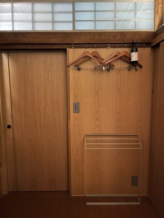 料理谷邸 葛籠の部屋「令月」内のハンガーレール